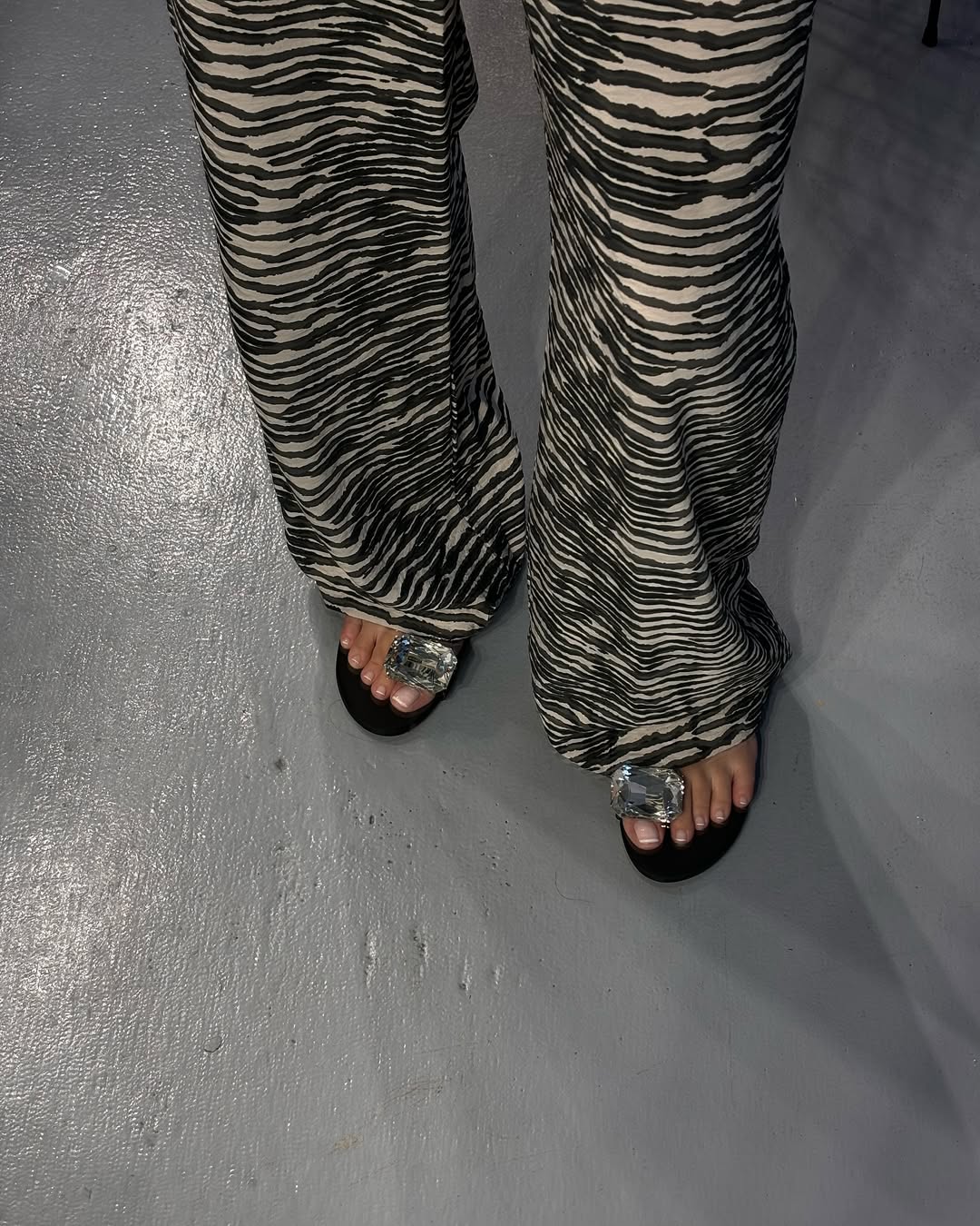 Strap Square Diamond Decorated Flat Slippers