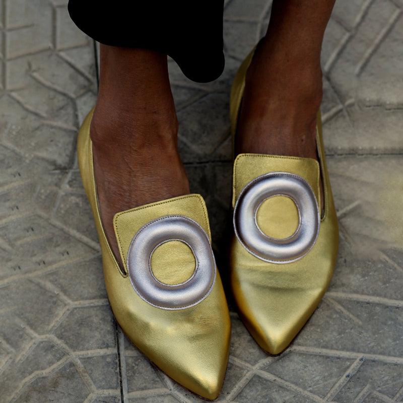 Color Block Pointed Low Heeled Pumps