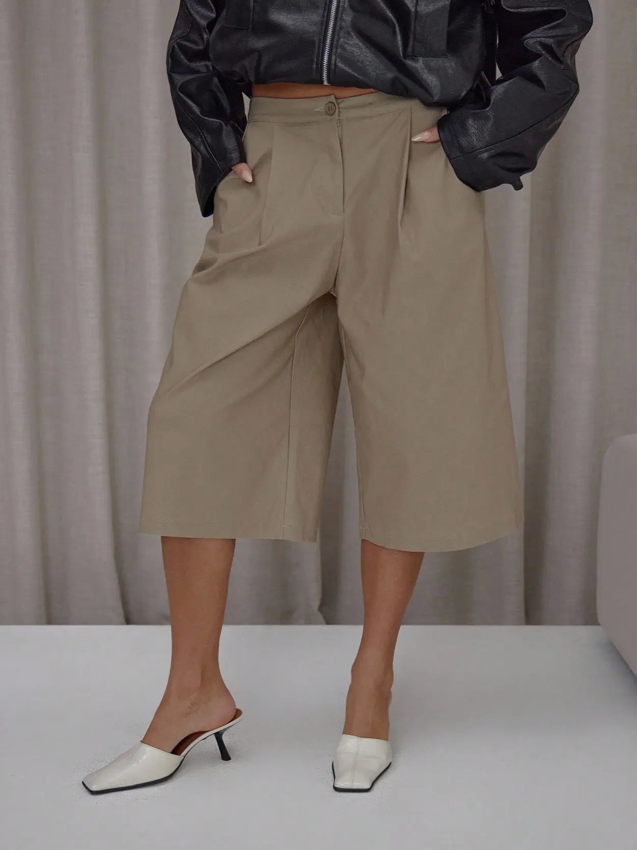 Longline Low Rise Pleated Capri Pants