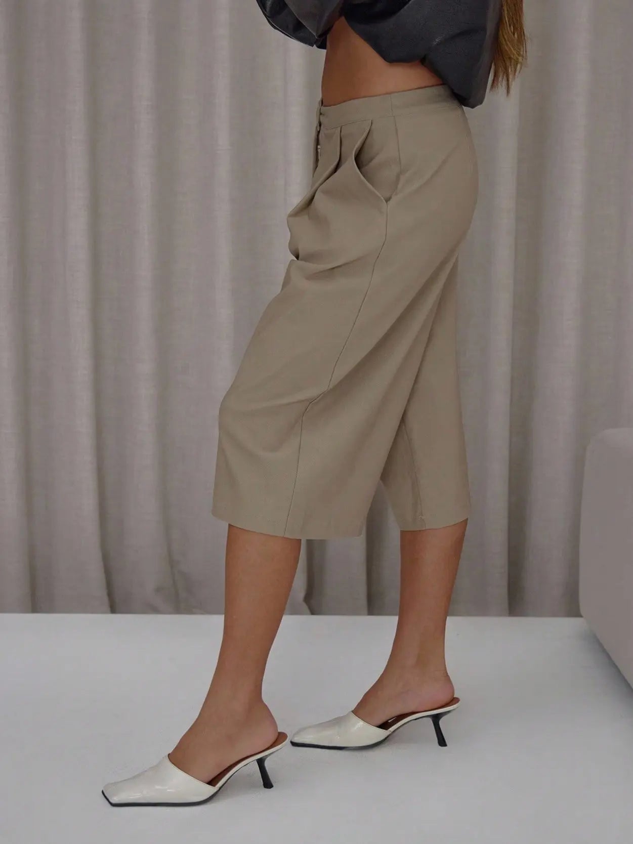 Longline Low Rise Pleated Capri Pants