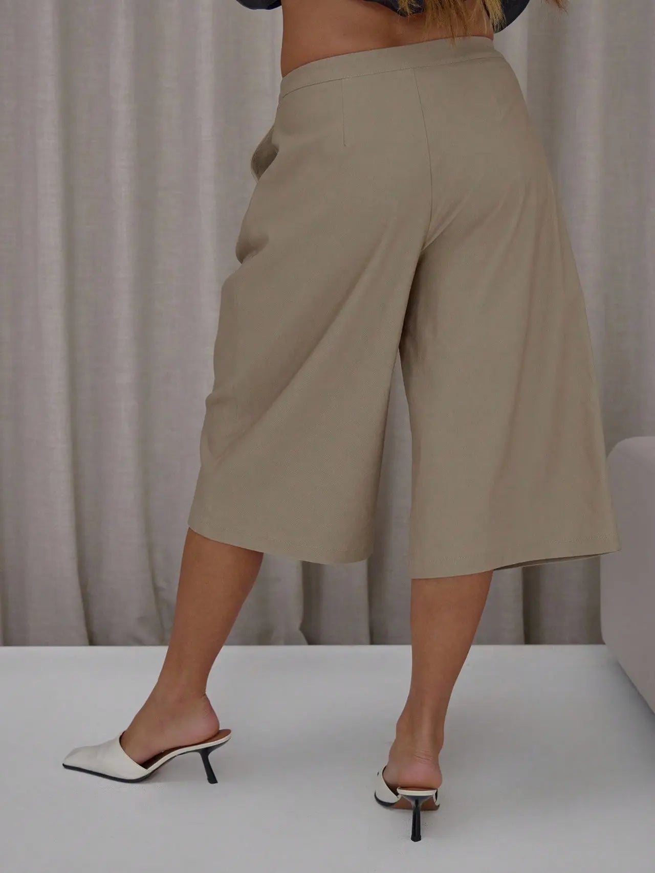 Longline Low Rise Pleated Capri Pants