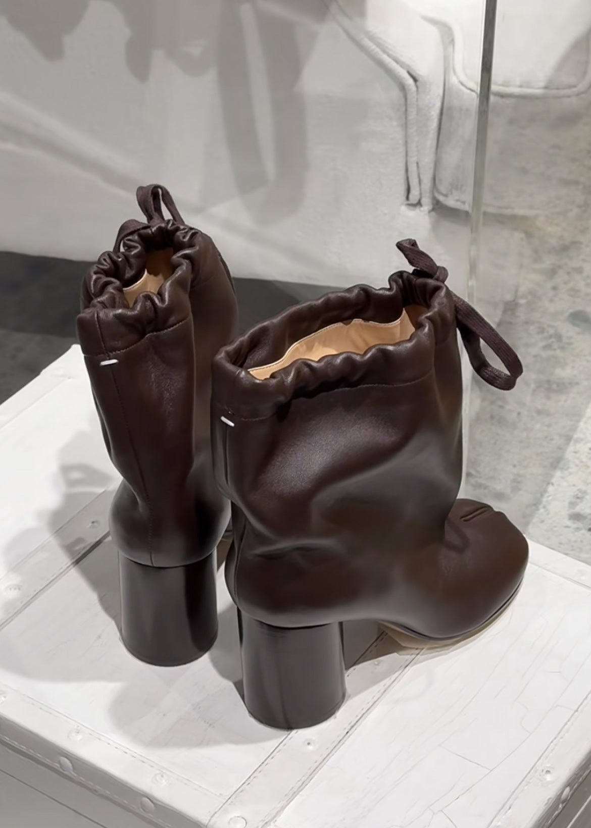 Stylish Split Toe High Boots