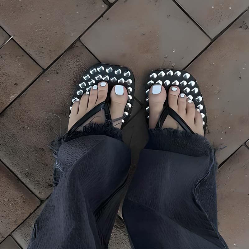 Fashion Rivet Flat Flip Flops