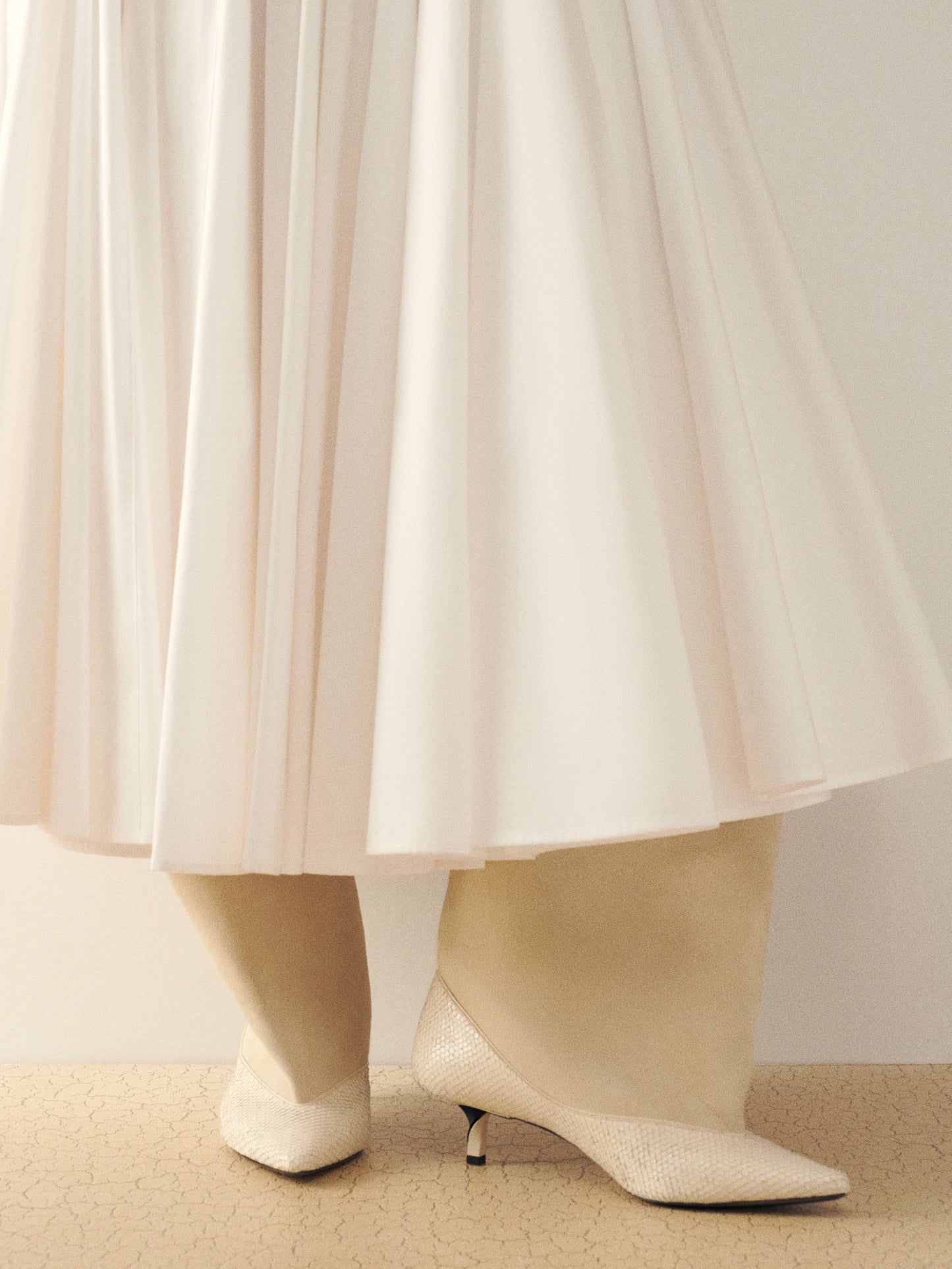 Light Lvory Wide Boots