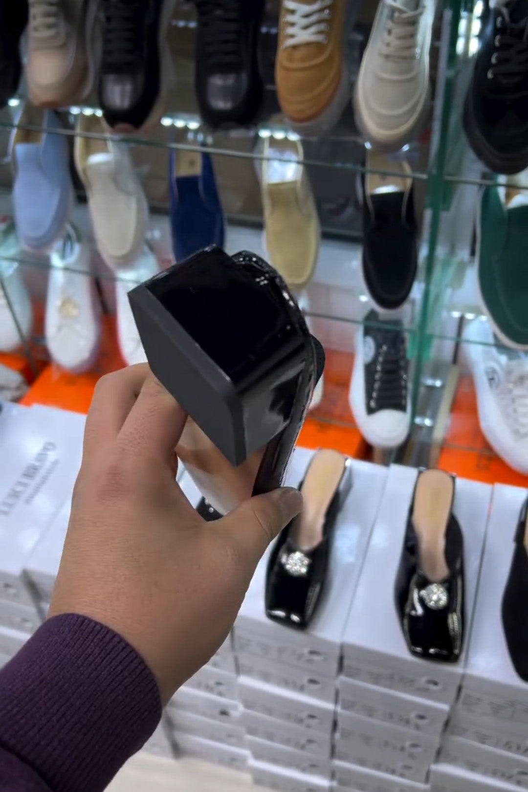 Stylish Patent Leather Sequined Block Heel Slippers