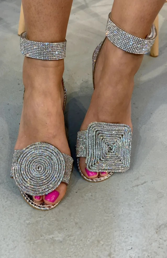 Flat Bottomed Rhinestone Woven Velcro Sandals