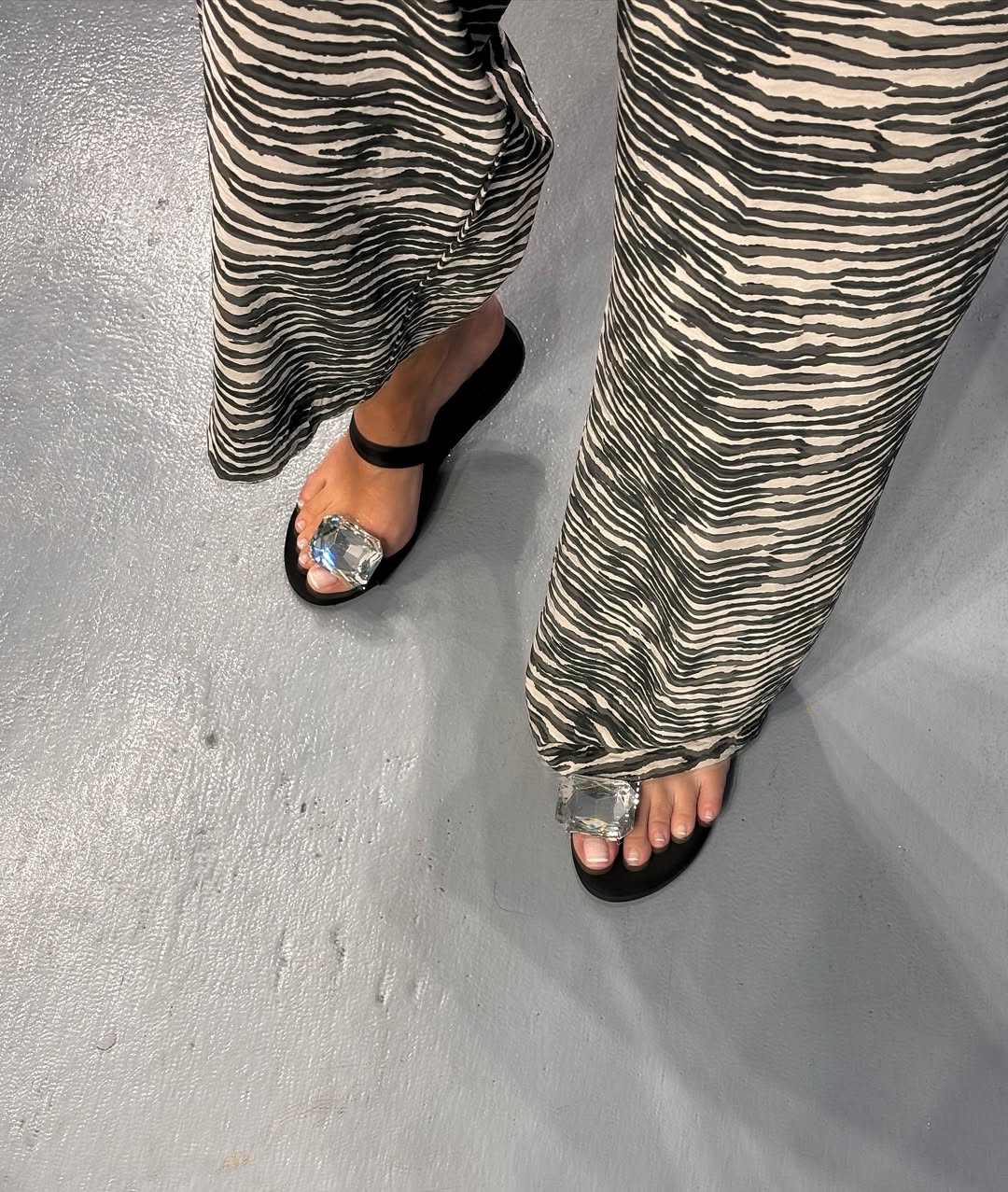 Strap Square Diamond Decorated Flat Slippers