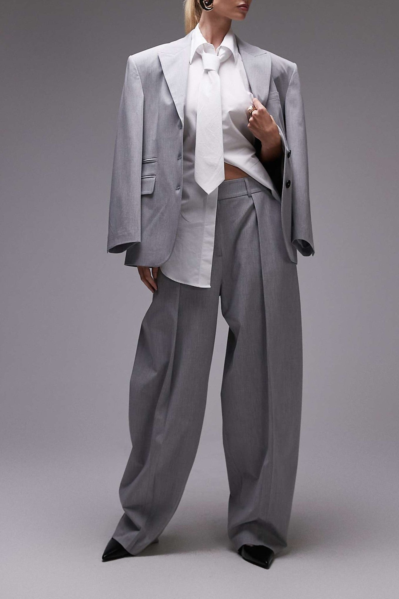 Shoulder Pad Sleeveless Shirt With Tie