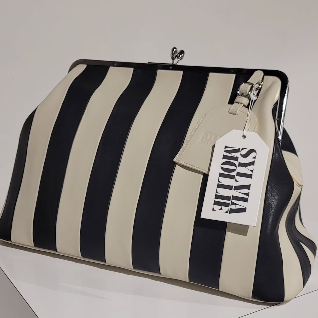 Embossed Premium Leather Kisslock Closure Fannie Bag