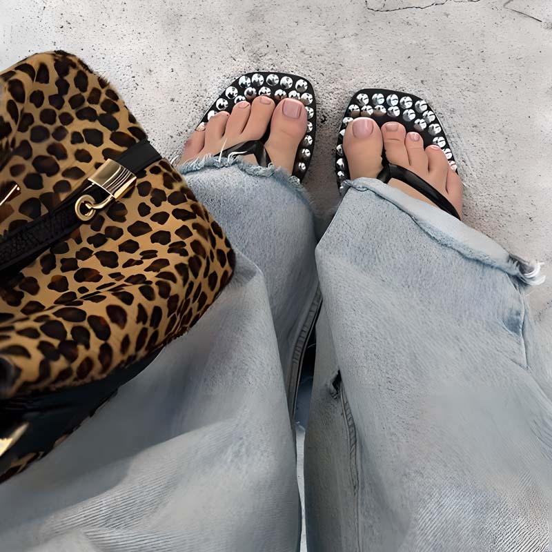 Fashion Rivet Flat Flip Flops