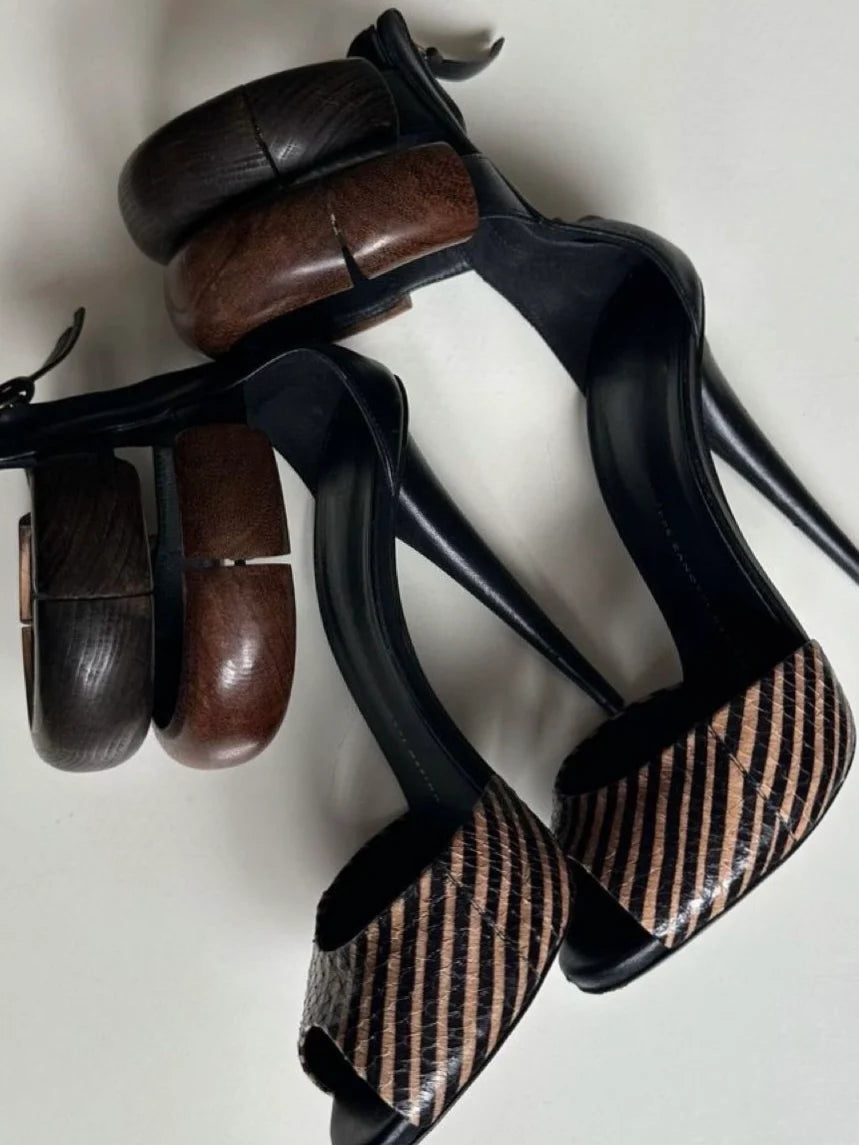 Pinstriped Bangle Heel