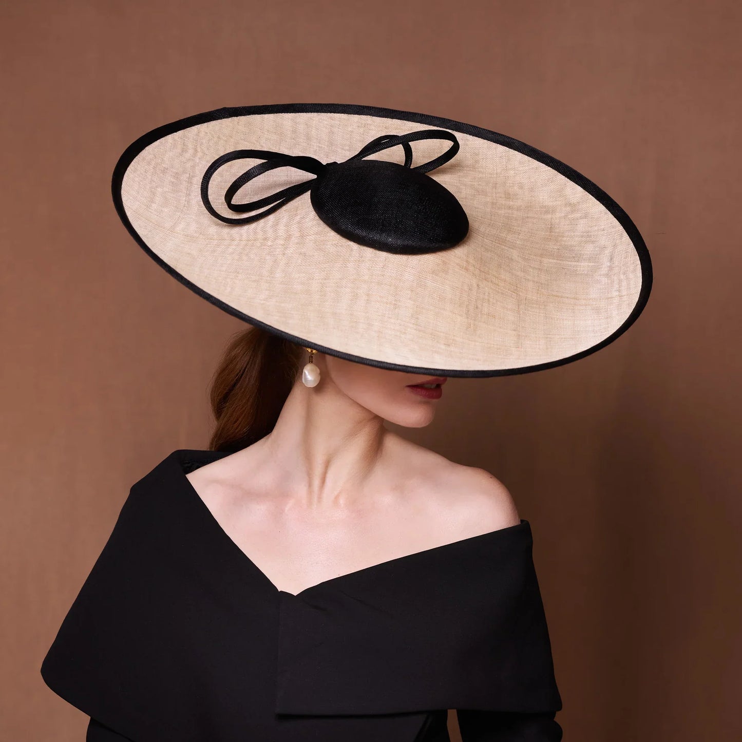 Large natural picture hat with black edge and twist